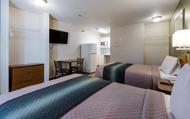 HomeTowne Studios by Red Roof Winston-Salem - University Pkwy