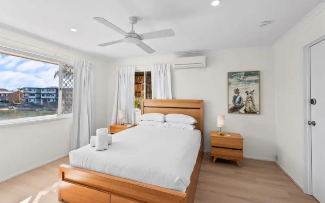 Family Friendly 2 Bed Flat With Balcony