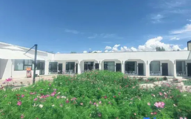 Nalati Cloud-Hovering Garden Boutique B&B