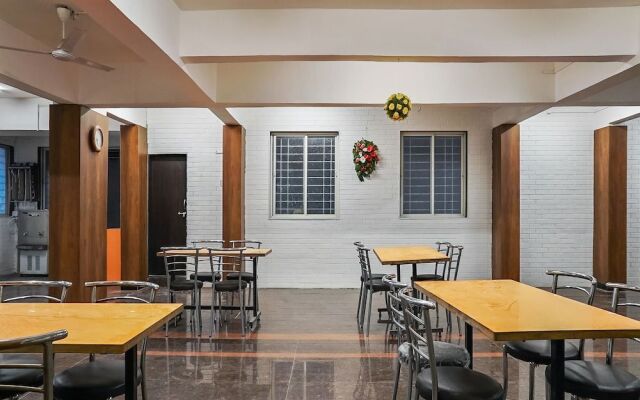 OYO 19530 SilverKey Vishrantwadi