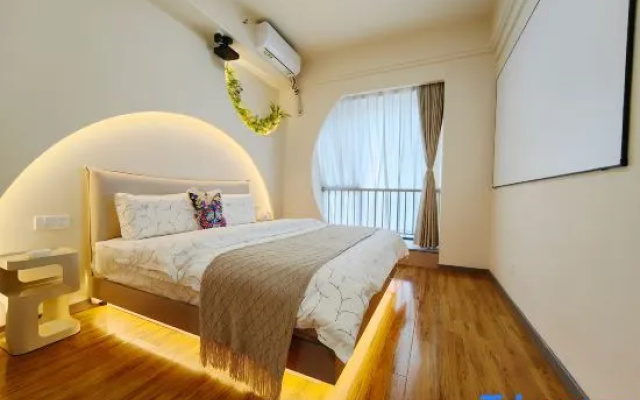 Sunshine Light Luxury Art Movie Homestay (Taiyuan Gongyuan Times City Xiayuan Subway Station)