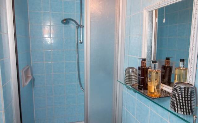 Landhaus vor Burg Eltz