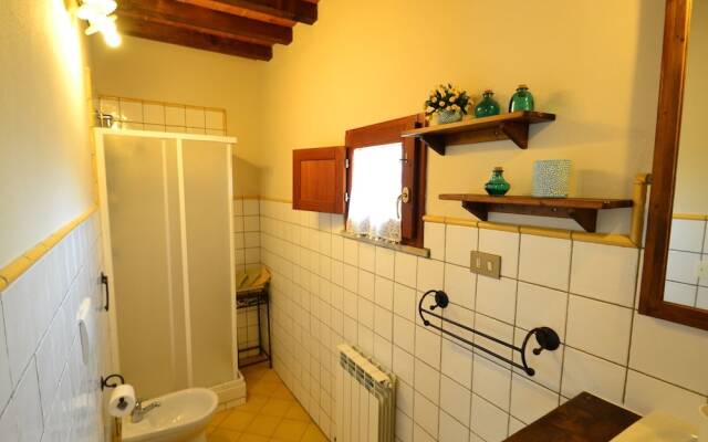 Delightful Holiday Home With Garden, Pool, Heating, Parking