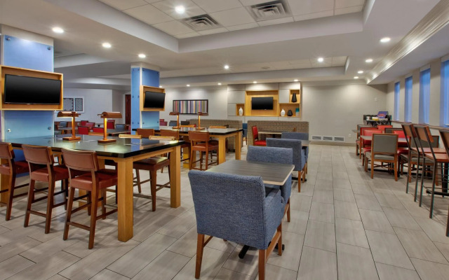 Holiday Inn Express Philadelphia-Midtown by IHG