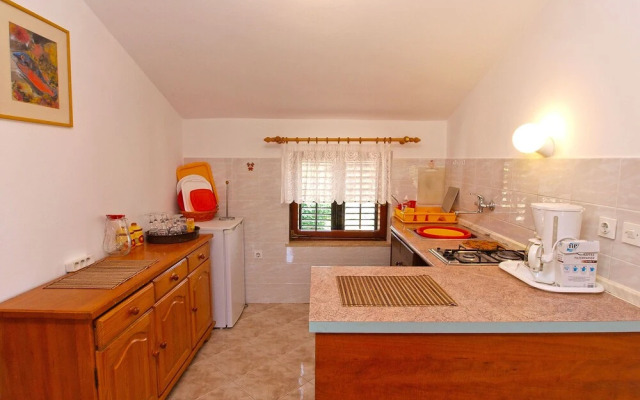 Apartment 895