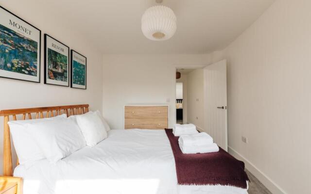 Redland Stay In Bespoke Home 2 of 2