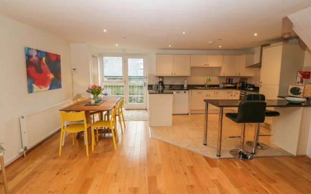Barn End, 9 Stad Clynnog