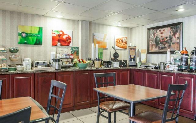Quality Inn Aurora - Naperville Area