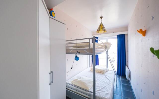 Apartment With Sun-facing Terrace