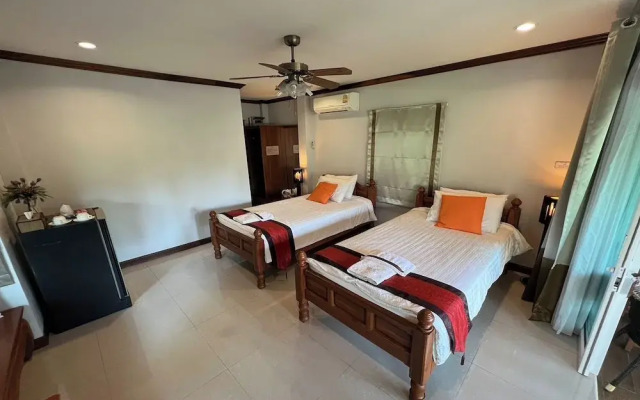 Baan Nam Pen Resort