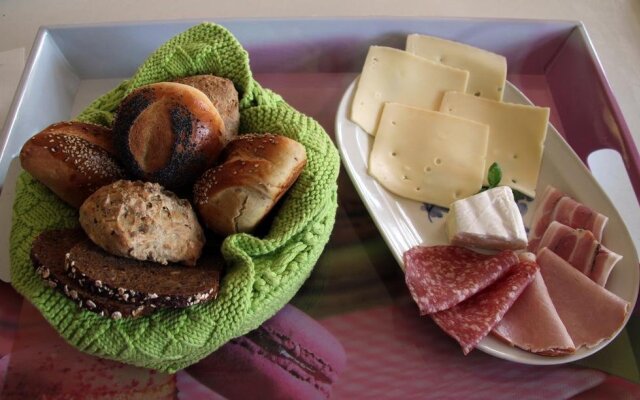Le Chapeau Bed & Breakfast