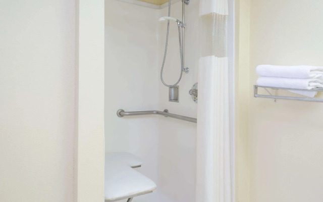 Days Inn by Wyndham Sanford