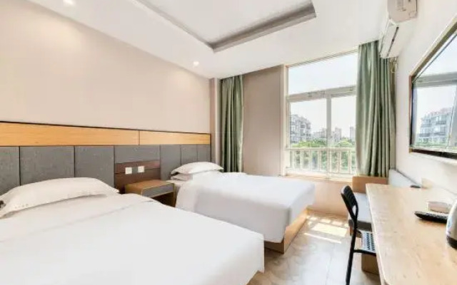 Jinye Hotel (Shanghai Sanlin Subway Station)