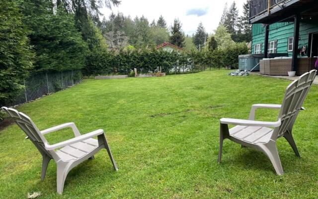 ⋆ 7 person Hot Tub and Fire Pit, Shawnigan Lake ⋆