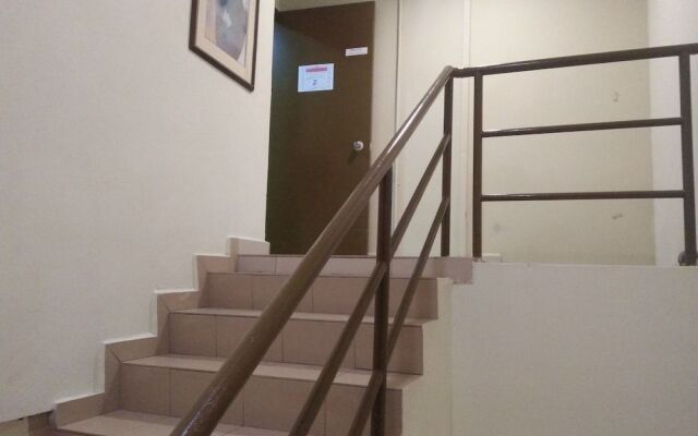 OYO 89689 Zahrin Hotel