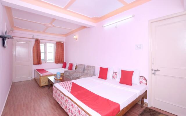 OYO 13921 Home Valley View Near Kamyana