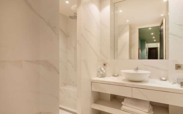 Paris Wagram Design Residence