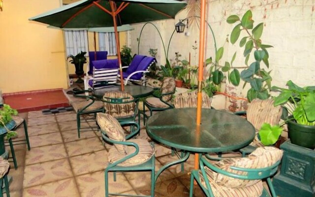 Hostal Almenas