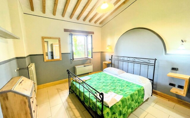 "apt 6 - Enjoy a Relaxing Time in a Romantic Setting, 0.7 Kms/spoleto Centre"