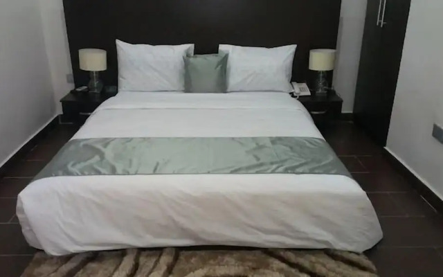 Rolak Hotel and Suites