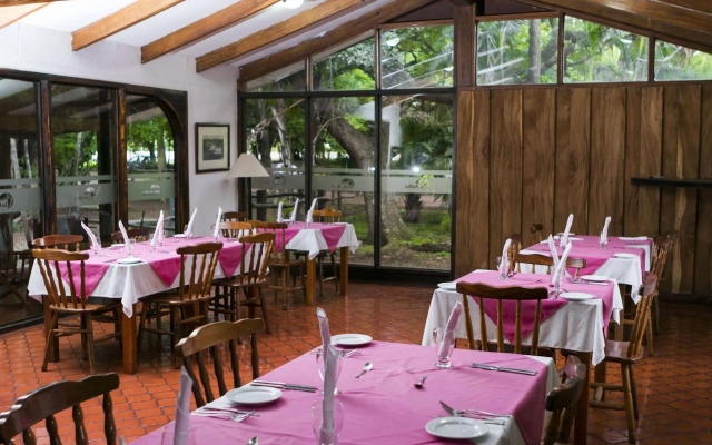 Hacienda La Pacífica Eco-Lodge