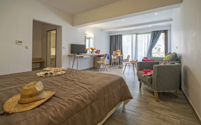 Lagomandra Beach Hotel and Suites