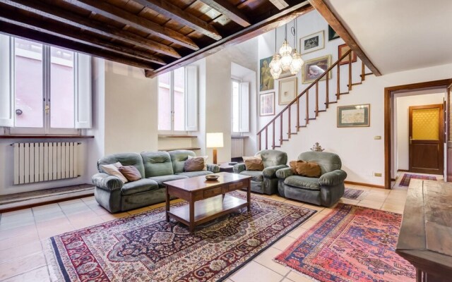 Large and Comfortable 6 Guests Flat in Trastevere