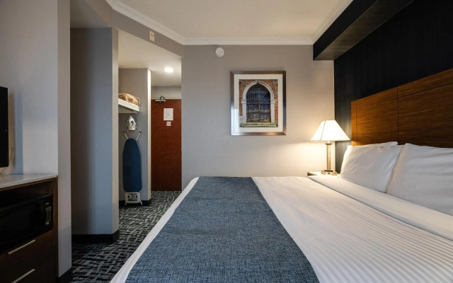 Monte Carlo Inn Toronto West Suites