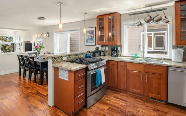 Seattle Vacation Home: The Aerodrome