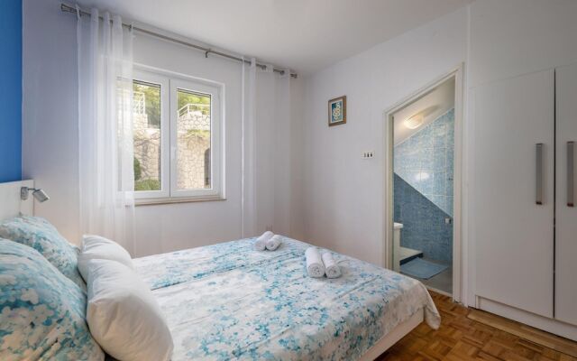 Awesome Home in Dramalj With Wifi and 5 Bedrooms