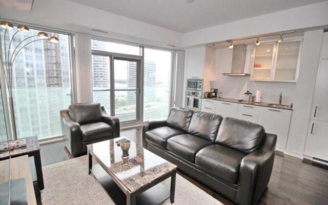 Exquisite High-Rise 1 Bedroom next to Scotia Arena