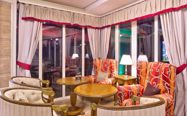 Club Central Hotel
