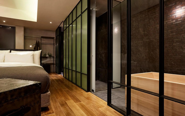9 Brick Hotel