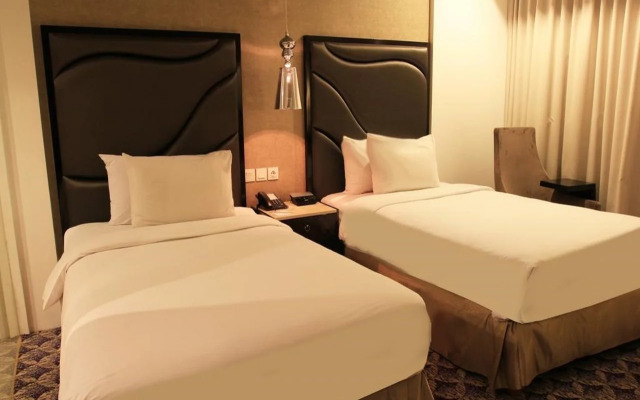 ASTON Bellevue Radio Dalam
