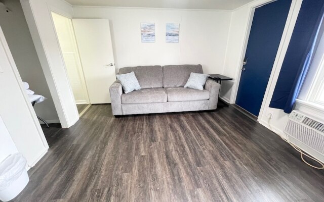 Anchor Bay Inn and Suites