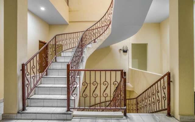 RedDoorz Plus near RSUD Dr. Pirngadi Medan 2 - Hostel