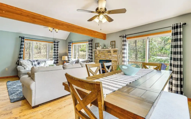 Game Room + Lake Access: Albrightsville Escape