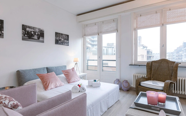 Beautiful and Spacious Studio With Side Seaview
