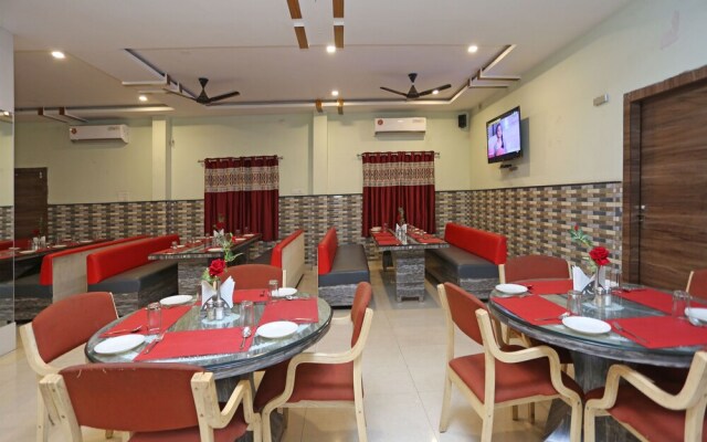 OYO 12376 Hotel Dhanraj