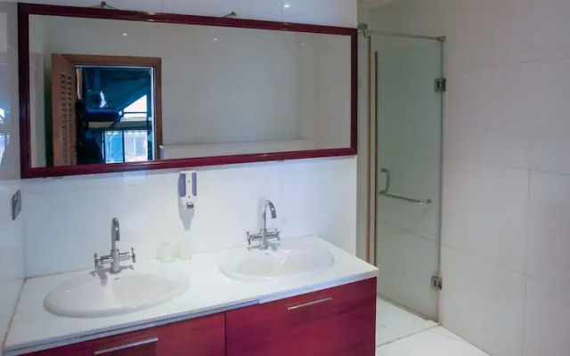 RedDoorz Hostel @ Signature Inn