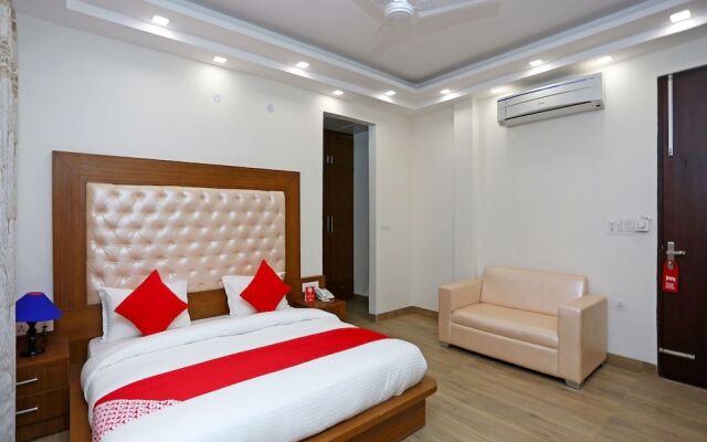 OYO 12692 Amexx Residency