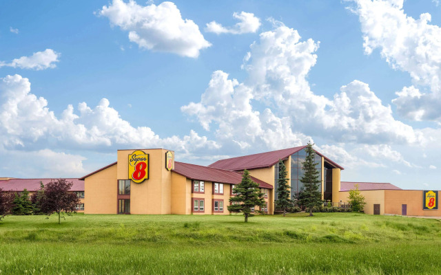 Super 8 by Wyndham Sherwood Park/Edmonton Area