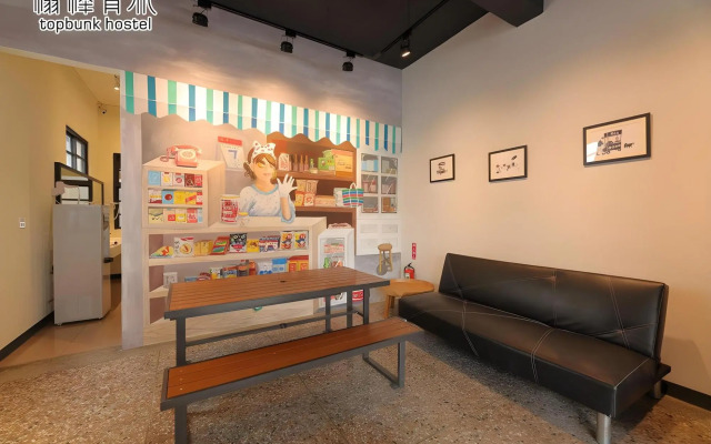 Topbunk Hostel
