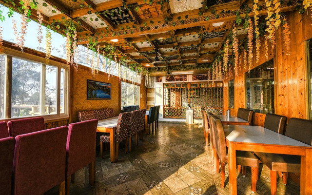 Fabhotel 4 Seasons