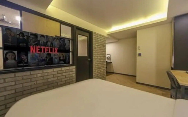 Razzi Hotel