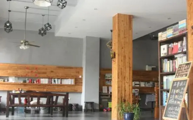 Xunmi Danxia Inn (Danxia Mountain Scenic Area Store)