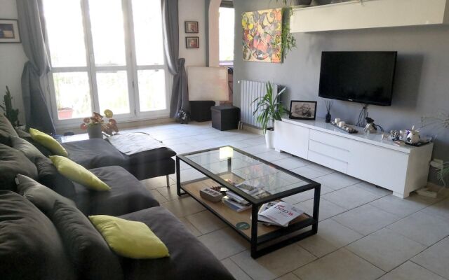 Apartment With 2 Bedrooms in Aix-en-provence, With Enclosed Garden and Wifi - 49 km From the Beach