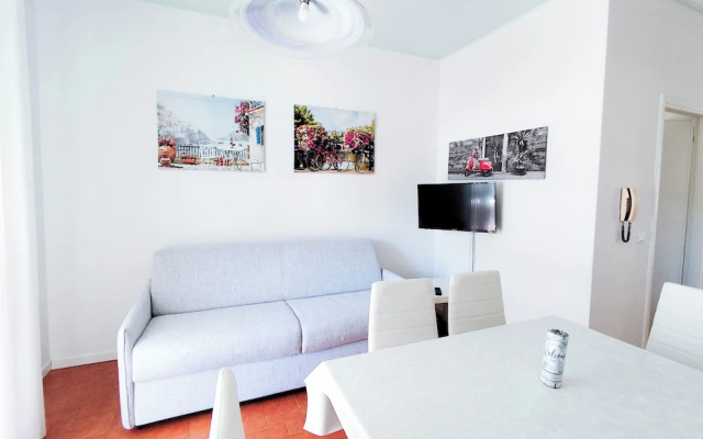 Comfy Apartment With Pool Access