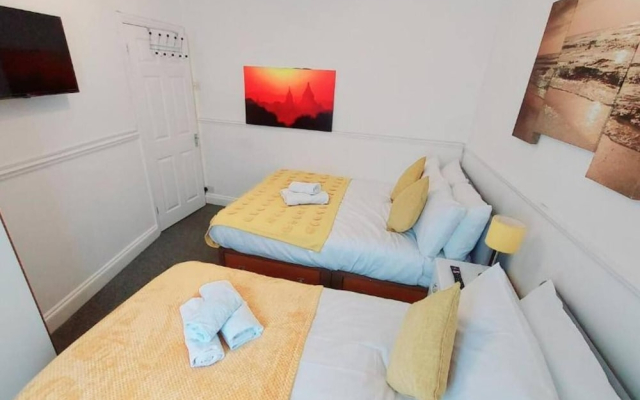 Gilling Villa Remarkable 4-bed House in Gillingham