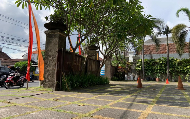 Nirwana Hotel Suites